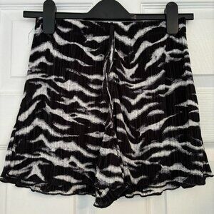 Topshop black & white plisse shorts